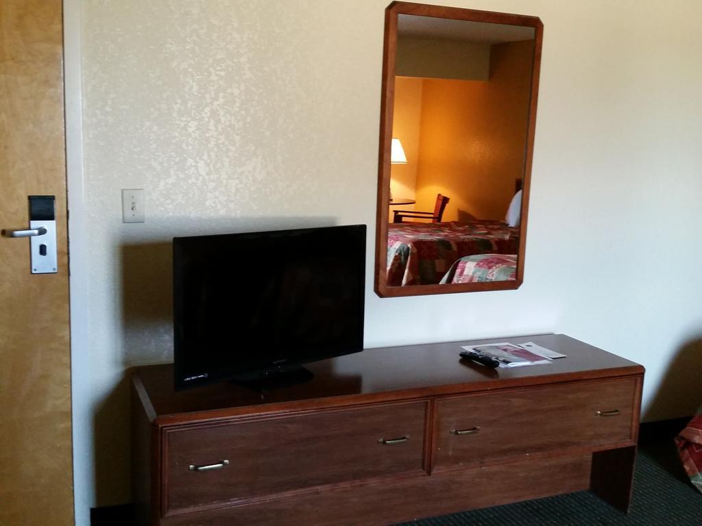 Budget Host Inn Sandusky Chambre photo